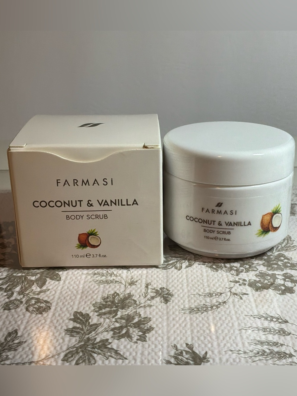 🌙✨ Farmasi Coconut & Vanilla Body Scrub —